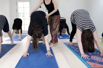 Vil du ned i gear med yoga?